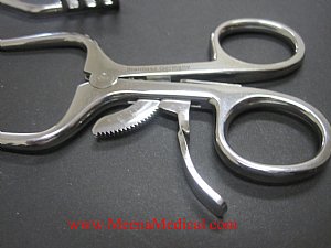 Set of 2 Roboz Weitlaner Retractors